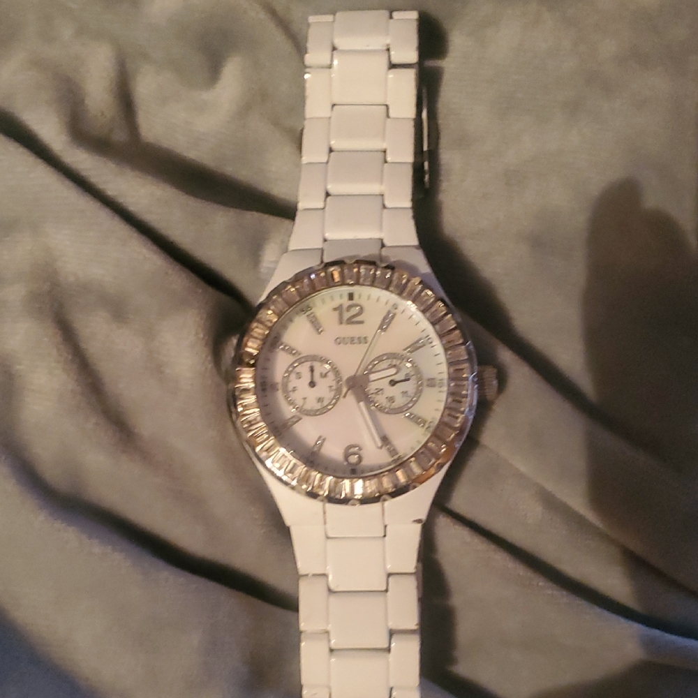 GUESS White and Silver